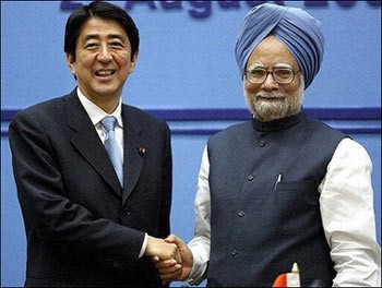 Tháng 8/2007, Thủ tướng Nhật Bản Shinzo Abe thăm Ấn Độ